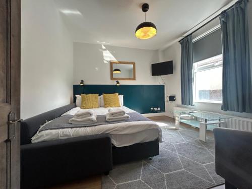 a bedroom with a bed with two towels on it at Sandbed House - Sleeps 6 in Bristol