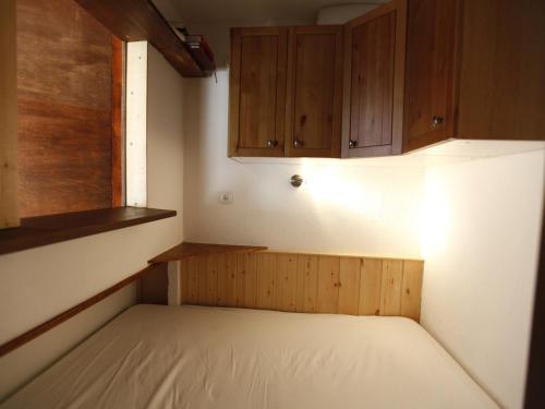 an empty room with wooden cabinets and a white mattress at Appartement Avoriaz, 2 pièces, 4 personnes - FR-1-314-269 in Morzine