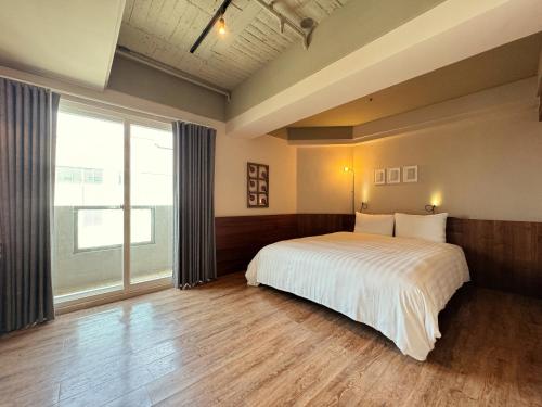 Postel nebo postele na pokoji v ubytování Roaders Hotel Tainan ChengDa