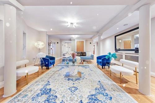 a living room with blue and white furniture at ULTRA MASSIVE House by HYDE PARK in London