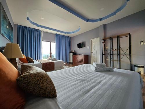 Postel nebo postele na pokoji v ubytování So View Phuket Resort