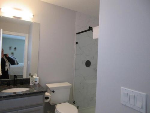 Φωτογραφία από το άλμπουμ του Beautiful New Construction In Surf City With Elevator σε Surf City