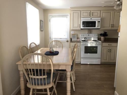 Virtuvė arba virtuvėlė apgyvendinimo įstaigoje Beachy Cape Cod Perfect For Families