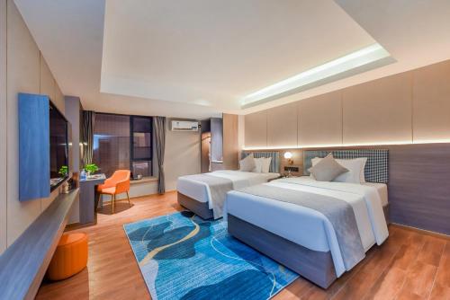 Postel nebo postele na pokoji v ubytování Shangpin Holiday Inn - Guangzhou New Baiyun International Airport Flagship Store