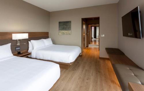 Postel nebo postele na pokoji v ubytování AC Hotel by Marriott Minneapolis West End