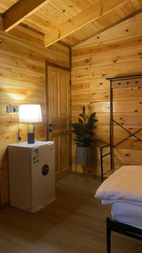 Foto dalla galleria di مجمع اكواخ عباره عن 8 اكواخ و حديقه مشتركه للنزلاء Diriyah clouds خدمه ذاتيه Entry ذاتي سكن ريفي a Riyad