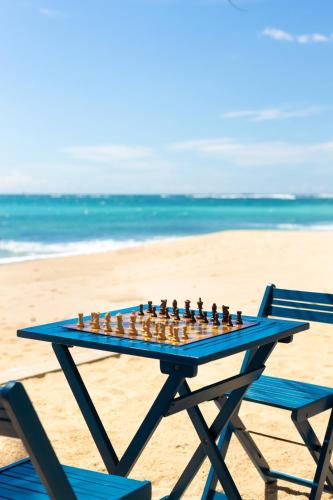 a chess game on a table on the beach at Vis Ta Vie -Thema Collection in Mirissa