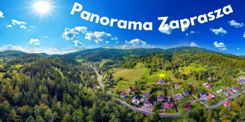 een luchtzicht op panorama zuri zuri resort in de bergen bij Panorama in Korbielów