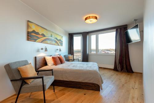 Ένα ή περισσότερα κρεβάτια σε δωμάτιο στο Spacious penthouse apartment with a good view in downtown