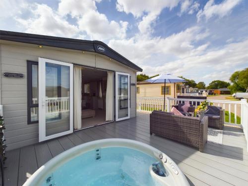 Πισίνα στο ή κοντά στο Tattershall Lakes Mini Breaks - Gibson Close
