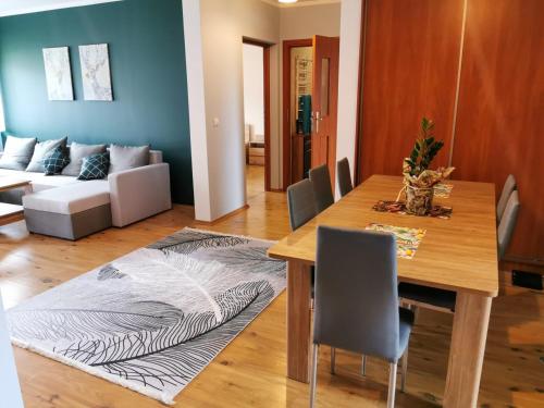 Okno na Śnieżkę, Apartament z 2 Łazienkami, tarasem, ogrodem, parkingiem i pięknym widokiem