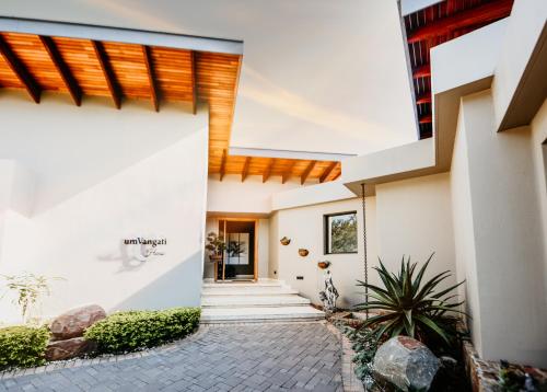 an internal view of a house with a courtyard at umVangati House in Hoedspruit