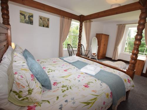 En eller flere senger på et rom på 5 Bed in Crackington Haven 75562