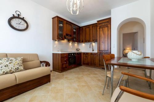 Χώρος καθιστικού στο Constamar Villa