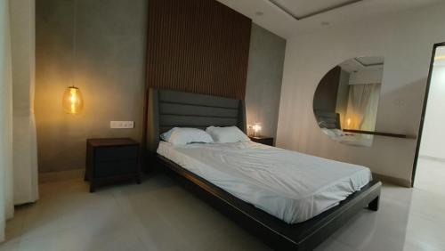 Ένα ή περισσότερα κρεβάτια σε δωμάτιο στο Ashirvad