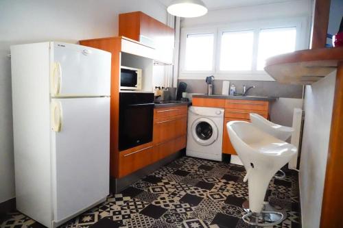 Le Happy • Parking • Terrasse • Calme • Fibreにあるキッチンまたは簡易キッチン