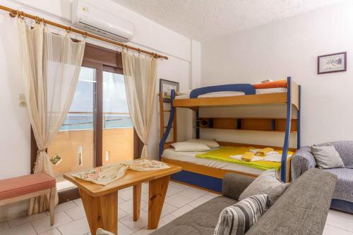 Postel nebo postele na pokoji v ubytování Alexander Beach Hotel
