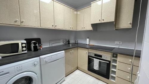 Køkken eller tekøkken på Charming Beachfront apartment