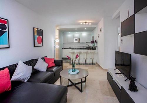Estepona Port Apartment - Sea Views, Sleeps 6