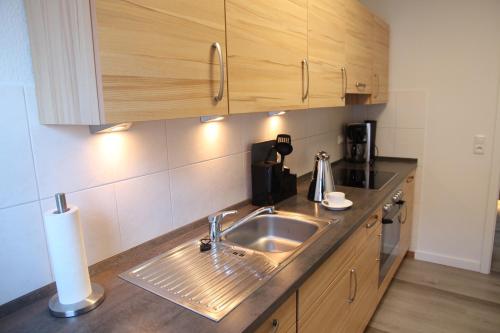 Η κουζίνα ή μικρή κουζίνα στο Strandfloh