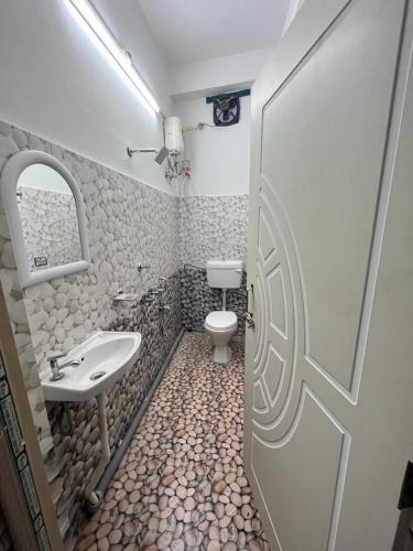 Phòng tắm tại Chandra Prova Lodge