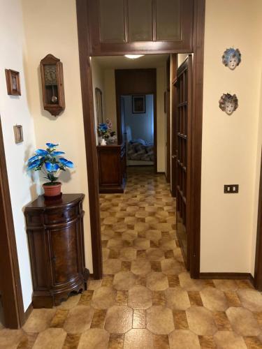 a hallway with aoyer with aoyer at Andrea in Castelfiorentino