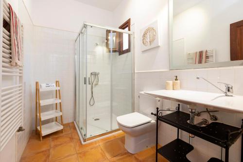 Ένα μπάνιο στο Villa near San Antonio Sleeps 10