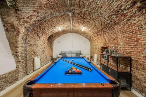 Latina Corporate Housing with Billard &Darts