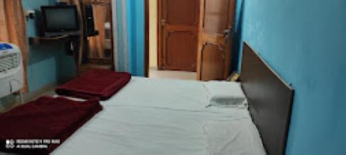 Hotel Avadh,Balrampur 객실 침대