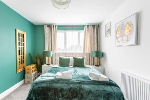 En eller flere senge i et værelse på The Peacock Palace- Luxury