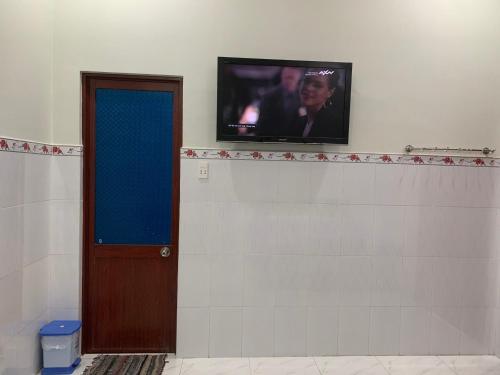 TV a/nebo společenská místnost v ubytování Nhà nghỉ Ngọc Duy Bến Tre