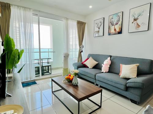 Ruang duduk di Mansion One l 7pax 2R2B l Seaview l Gleneagle l by PerfectSweetHome