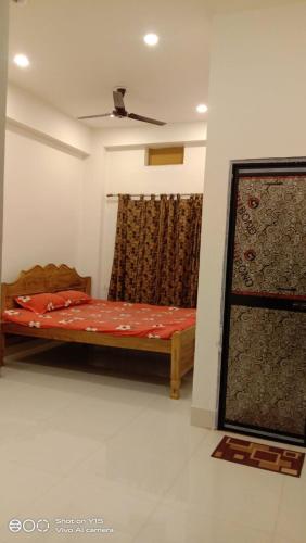 a bedroom with a bed in a room at Purna Brahma Vatika in Deoghar