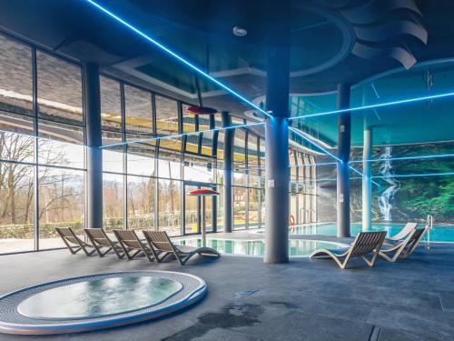 Villa6 Szklarska Poręba- budynek główny hotelu -widok na góry-duże tarasy