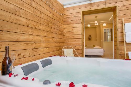 Fotografia z galérie ubytovania Casa Gauda — Jacuzzi, relaxation & serenity v destinácii Falaise