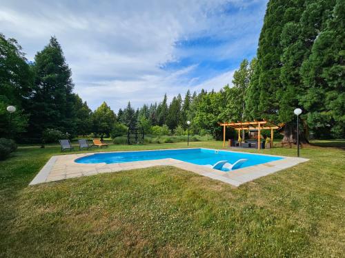 a swimming pool in the middle of a yard at Linaje Hotel Boutique & Relax in Lago Puelo