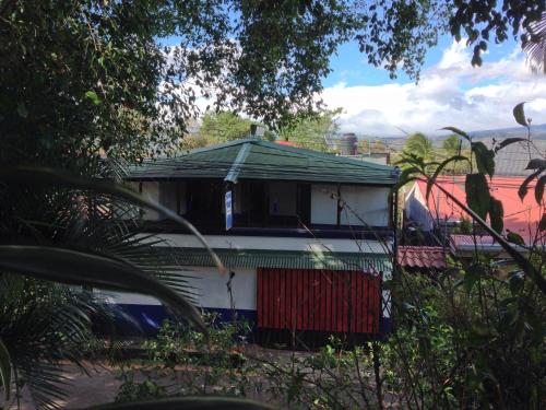 El edificio en el que está la habitación en casa particular