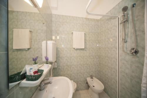 A bathroom at Hotel Eliseo
