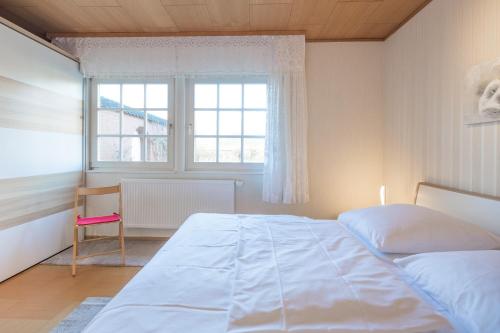 En eller flere senge i et værelse på Ferienhaus Bellevue