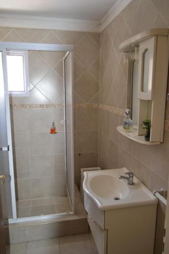 Et badeværelse på Casa con Jardín Parrilla Ideal 7 Pax Reserve Ya