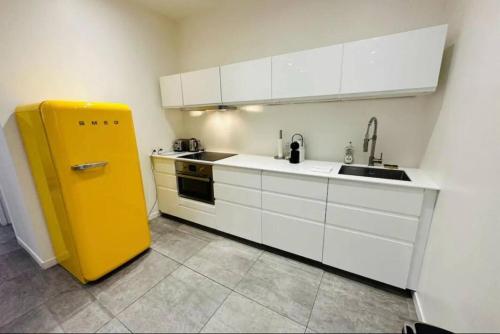 Remarkable 2-Bed Apartment in Bordeaux