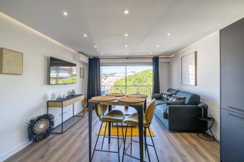 8 MERLE - Beau studio au centre de Cannes avec balcon !