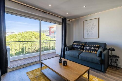 8 MERLE - Beau studio au centre de Cannes avec balcon !