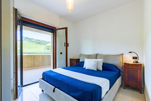 a bedroom with a large bed and a balcony at Appartamento Sandra Trilo - MyHo Casa in Vasto
