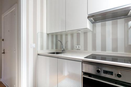Bright Modern-2Bedroom 1Bathroom -Av. de América