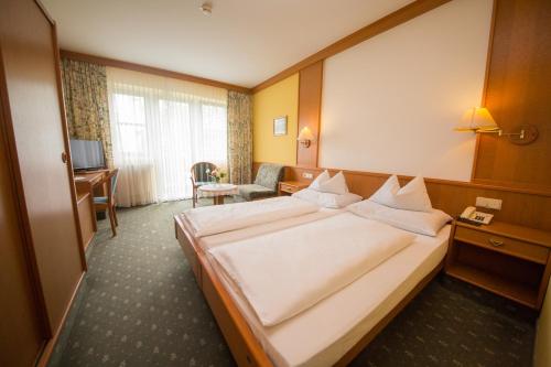 Postel nebo postele na pokoji v ubytování Garni Hotel Danja Herold e. U.
