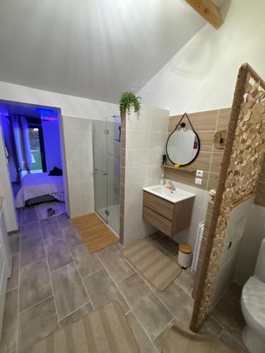 Koupelna v ubytování Chambre indépendante avec salle de bain