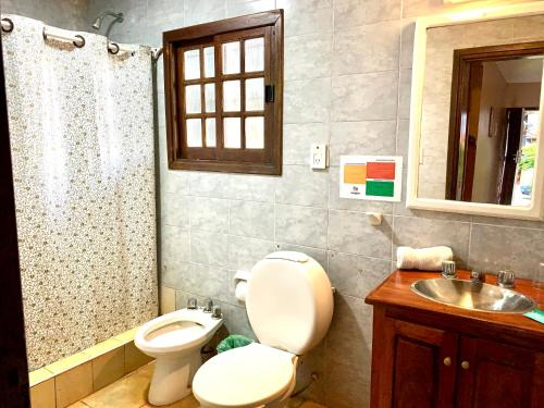 Bilik mandi di Beer Hotel Iguazú