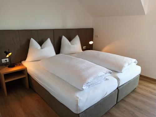 Postel nebo postele na pokoji v ubytování Plattenriegelhof