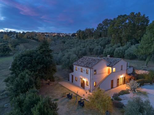 an aerial view of a house with lights on at Agriturismo Il Gelso Antico in Recanati